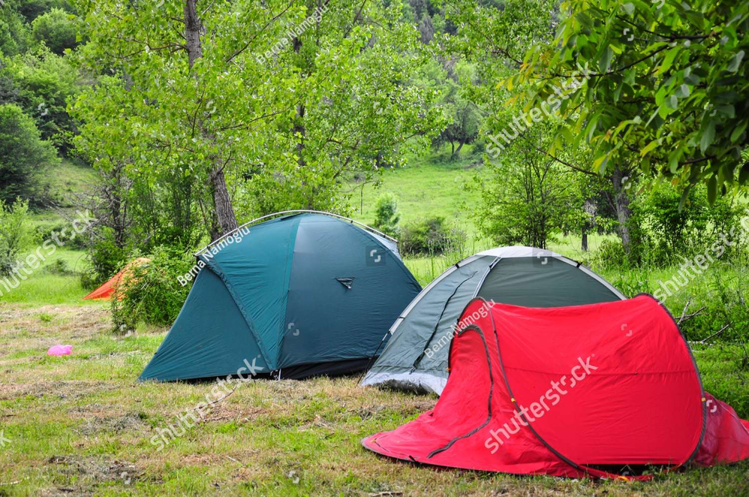 Tiendas de campaña en el campamento rompecabezas en línea