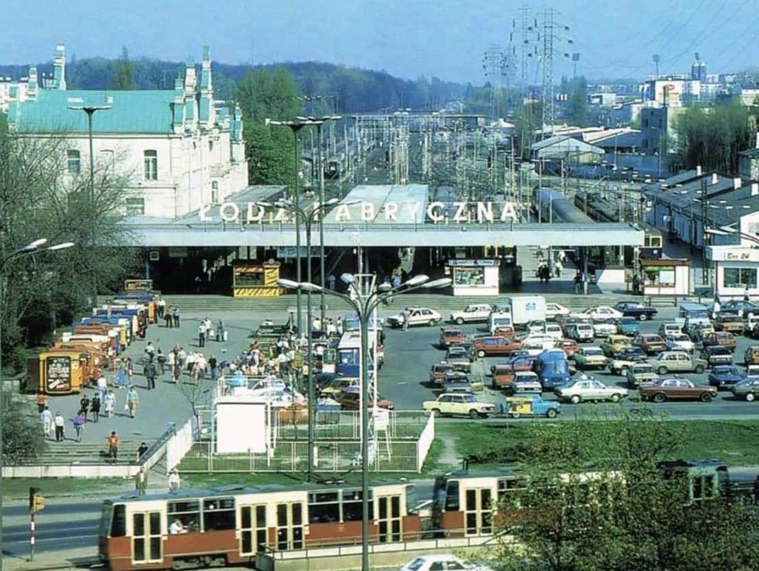 Fabryczny-station in Łódź in de jaren negentig online puzzel