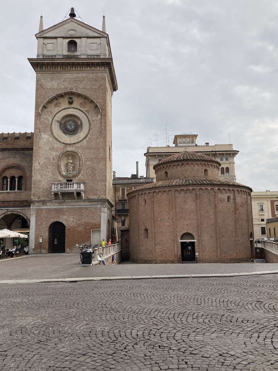 Piazza Heritage Mantua jigsaw puzzle online