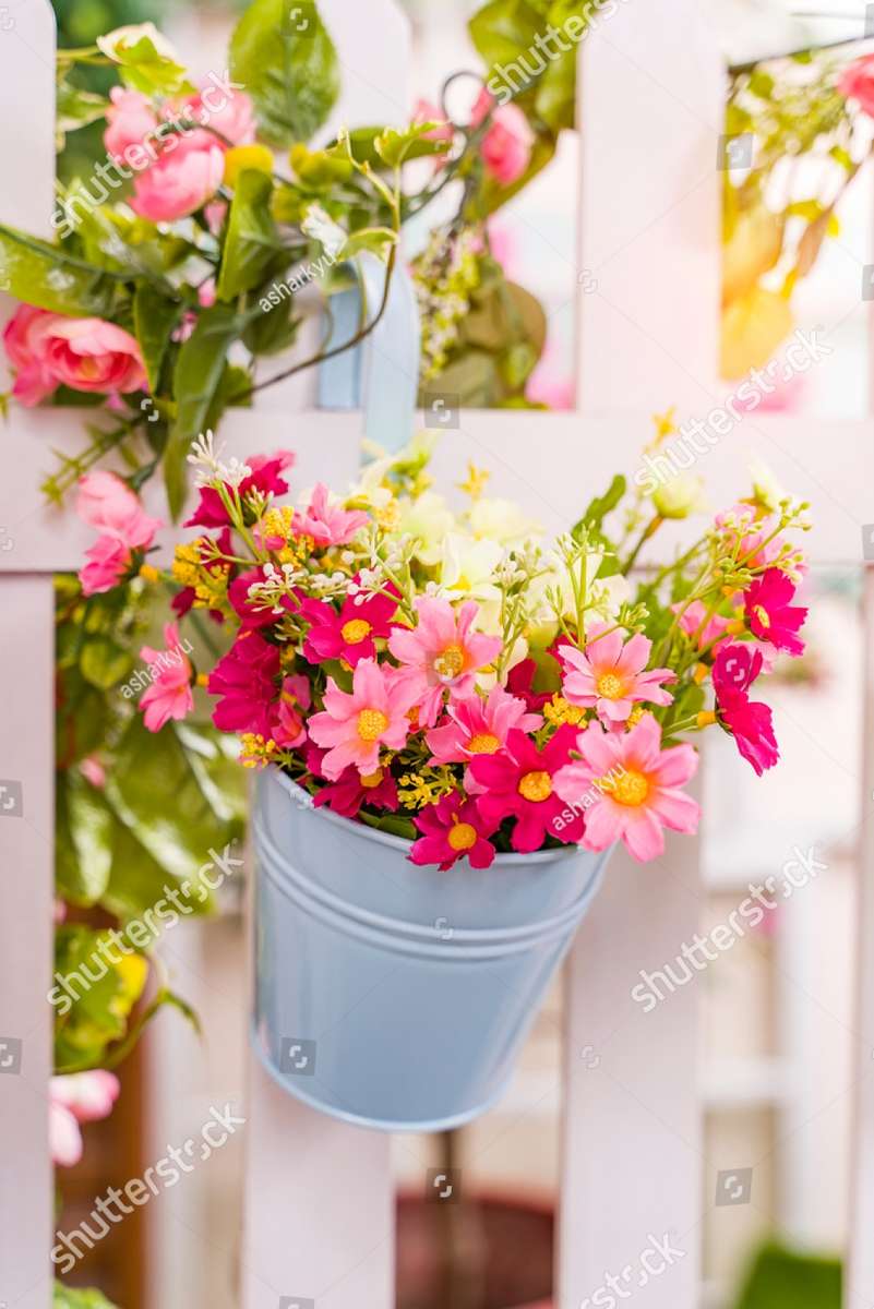 Flowers Hanging in a Pot online puzzle