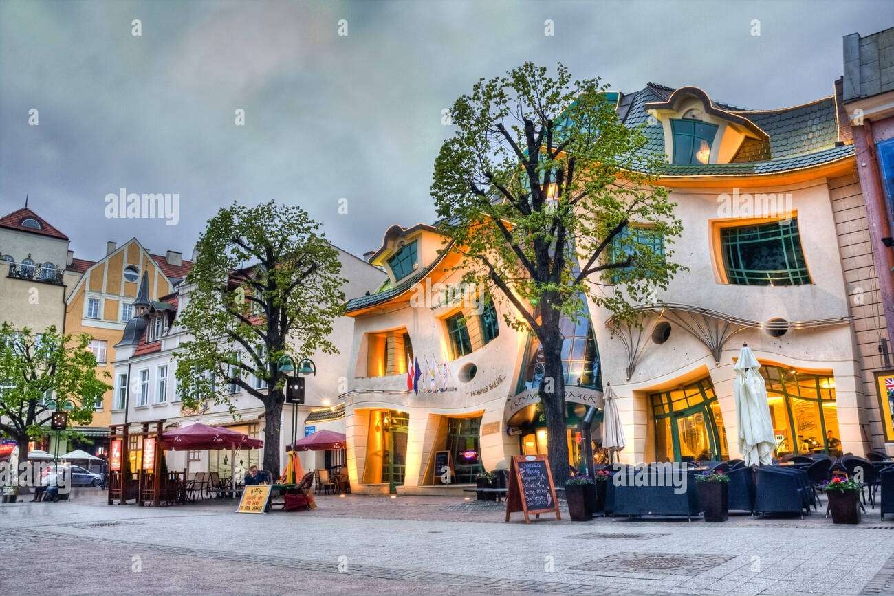 Crooked House in Sopot jigsaw puzzle online