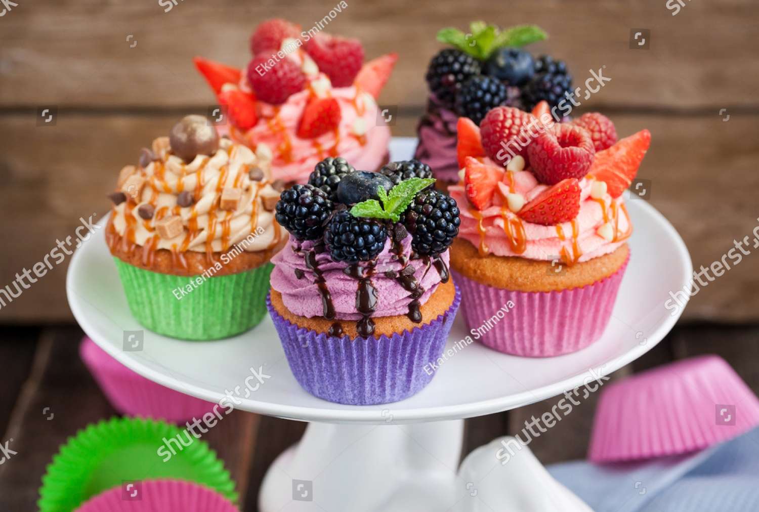 Πολύχρωμα Cupcakes παζλ online