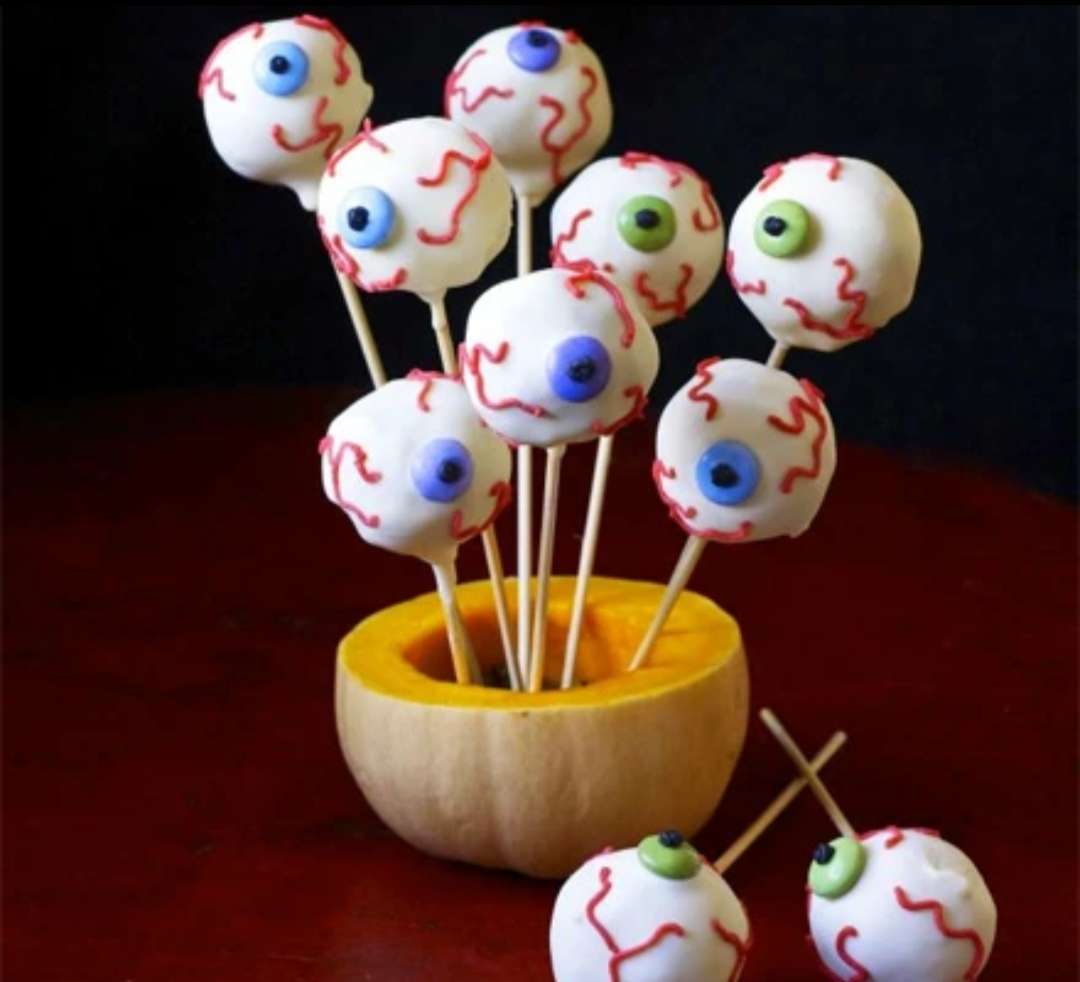 Spooky Cake Pops with Eyeballs online puzzle