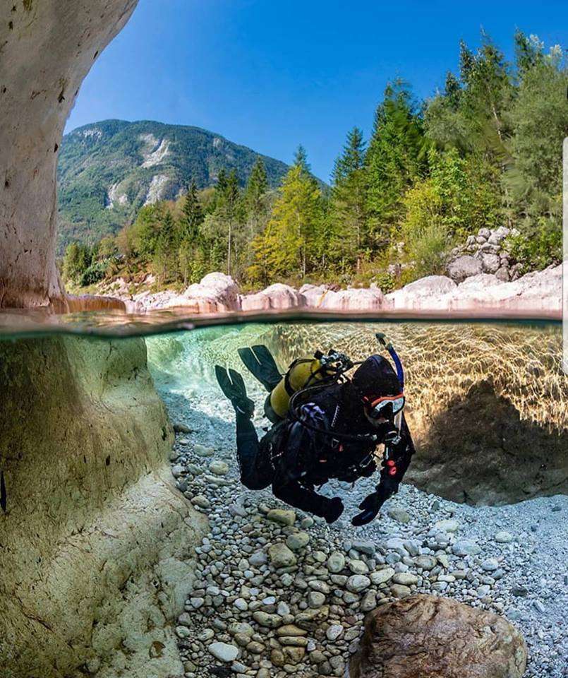 diving in the river jigsaw puzzle online