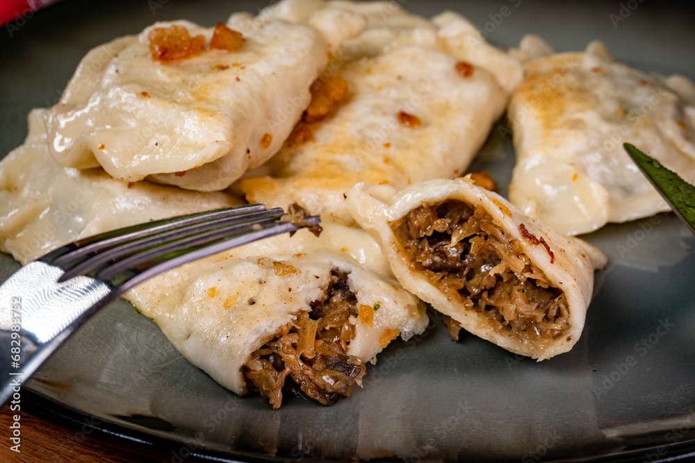 Empanadillas con repollo y champiñones rompecabezas en línea