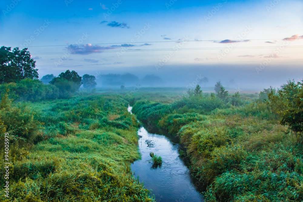 Une rivière au lever du soleil puzzle en ligne