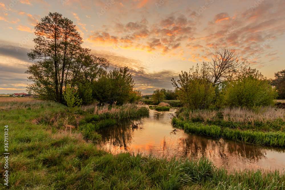 Un río al amanecer rompecabezas en línea