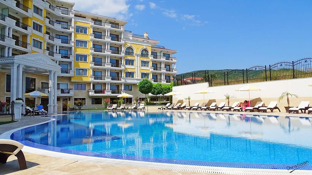 Bulharsko, Apartmánový dům, Bazén. skládačky online