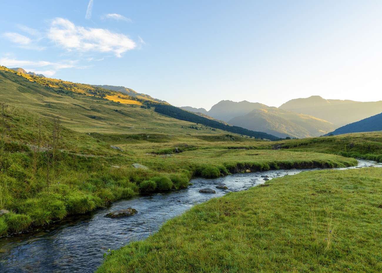 Paysage pittoresque avec rivière puzzle en ligne