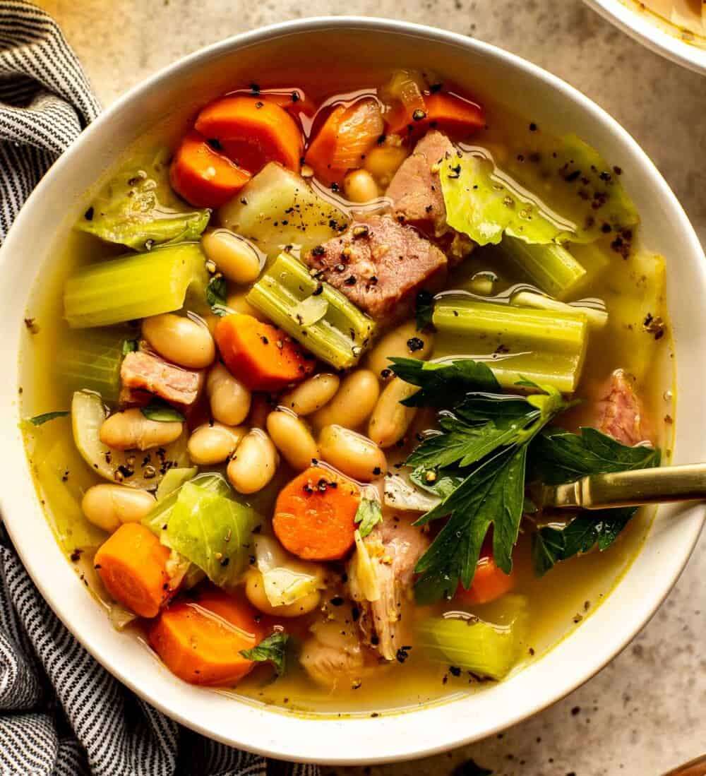 Soupe au jambon et aux haricots puzzle en ligne