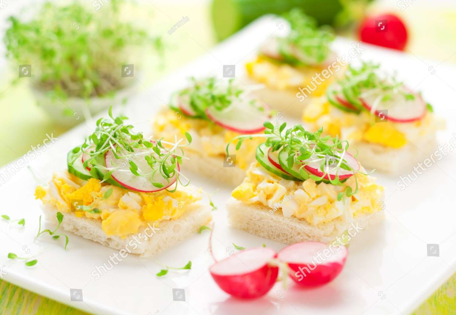 Eiersandwiches met radijs en tuinkers legpuzzel online