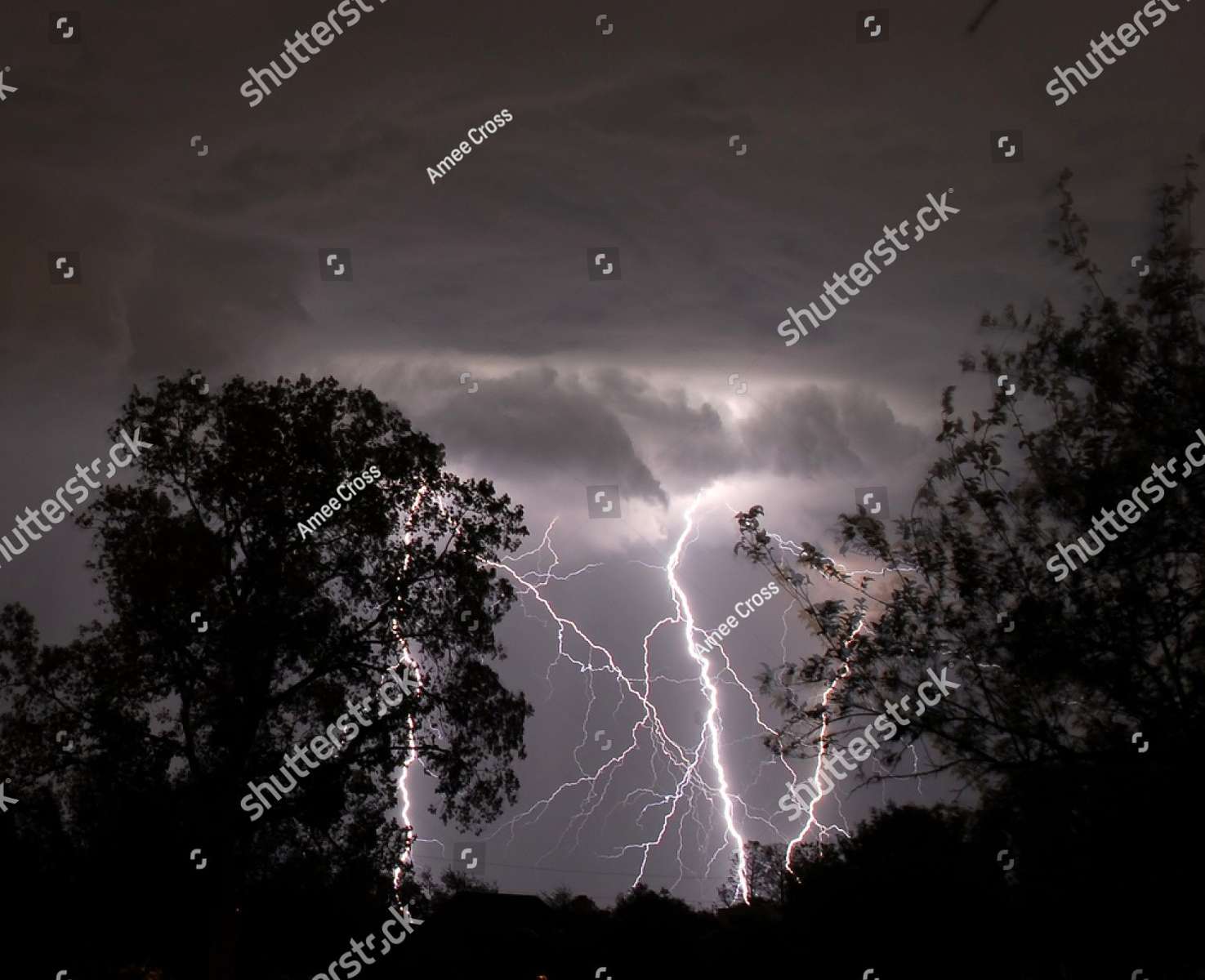 Vista incrível durante uma tempestade quebra-cabeças online