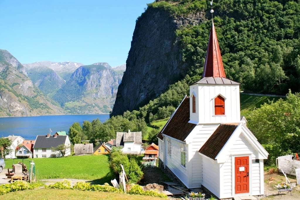 La petite église en bois debout d'Undredal puzzle en ligne