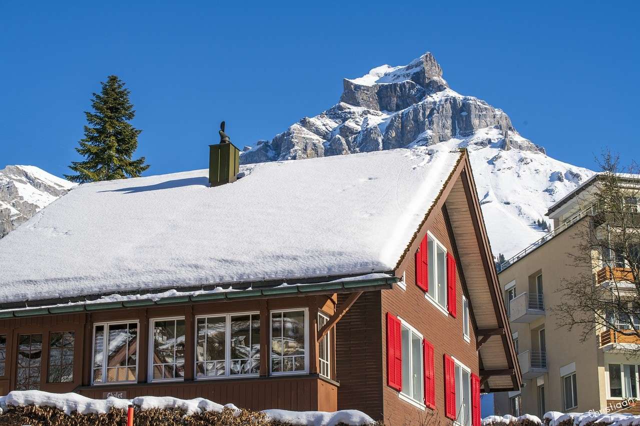 Berg, hus, by, vinter. pussel på nätet