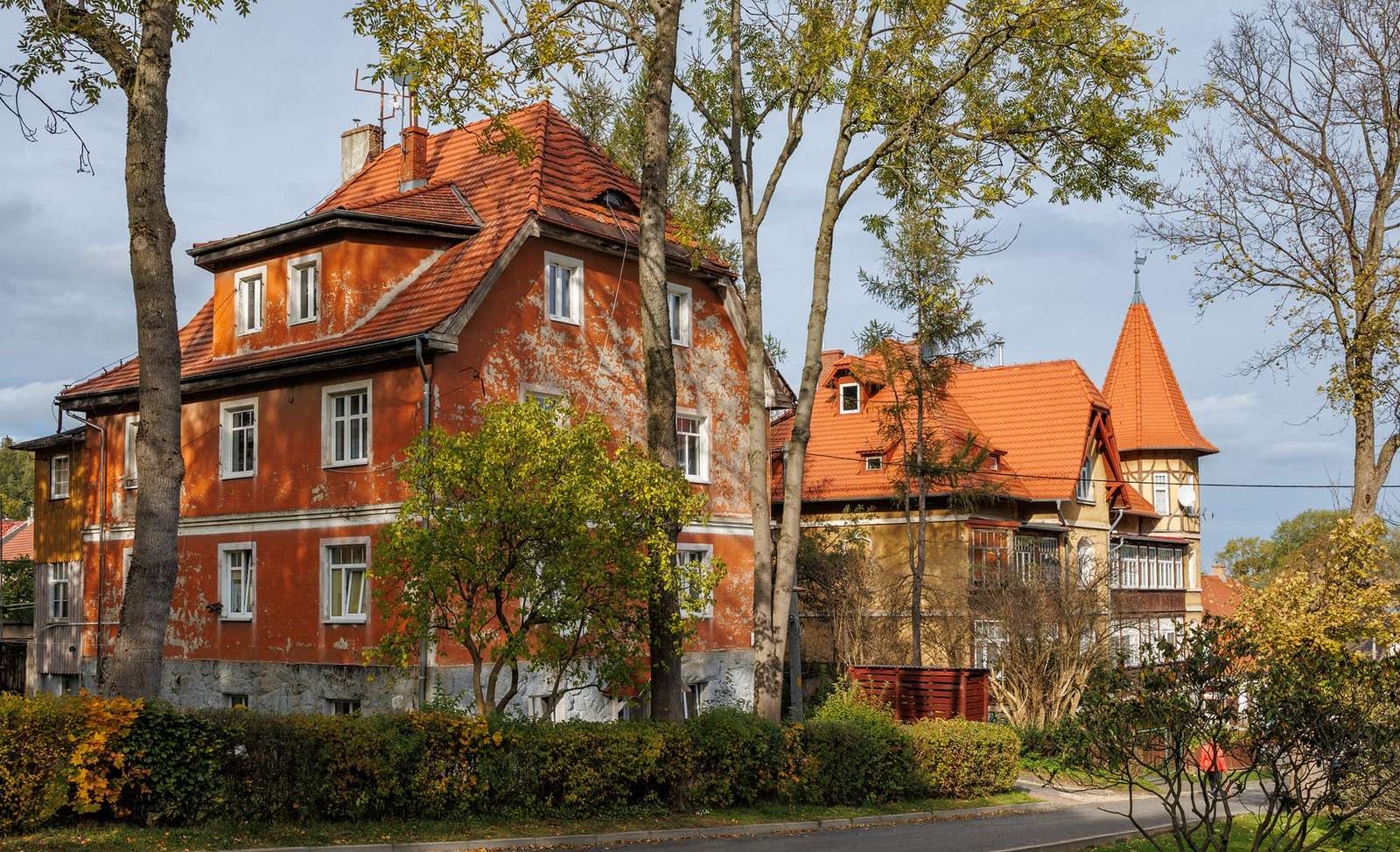 Casa entre los árboles en Świeradów rompecabezas en línea