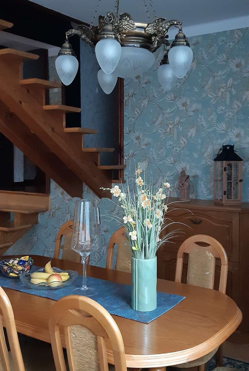 lampadario in una vecchia casa puzzle online