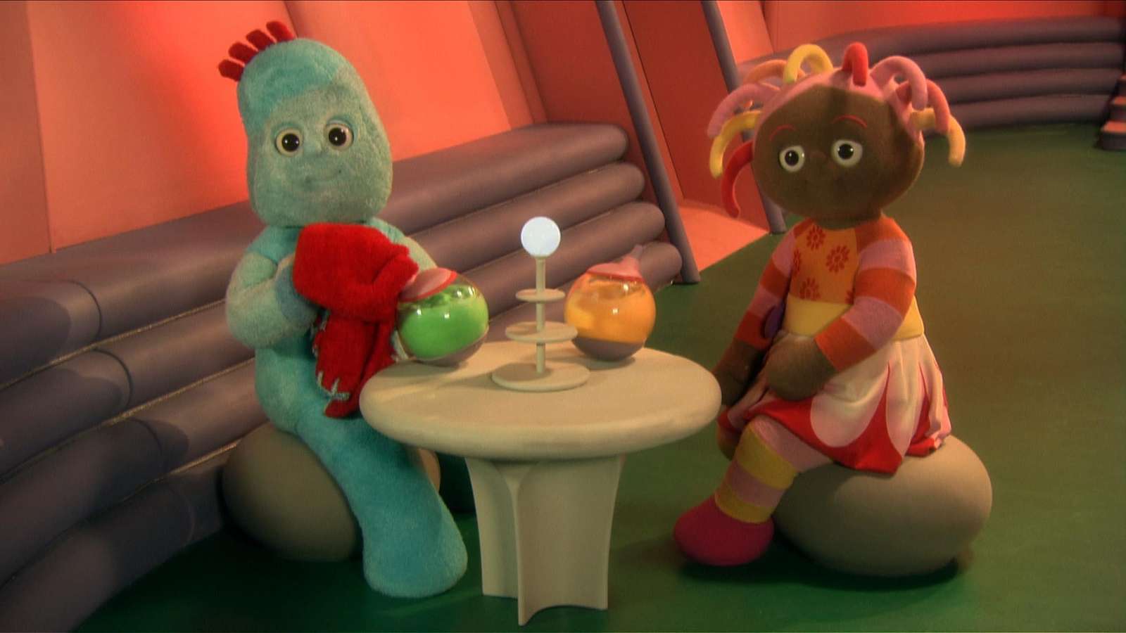 В нощната градина Upsy Daisy и Iggle Piggle онлайн пъзел