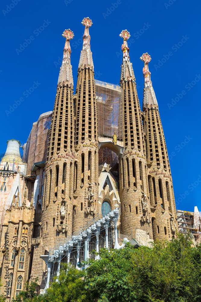 Cattedrale della Sagrada Familia a Barcellona puzzle online