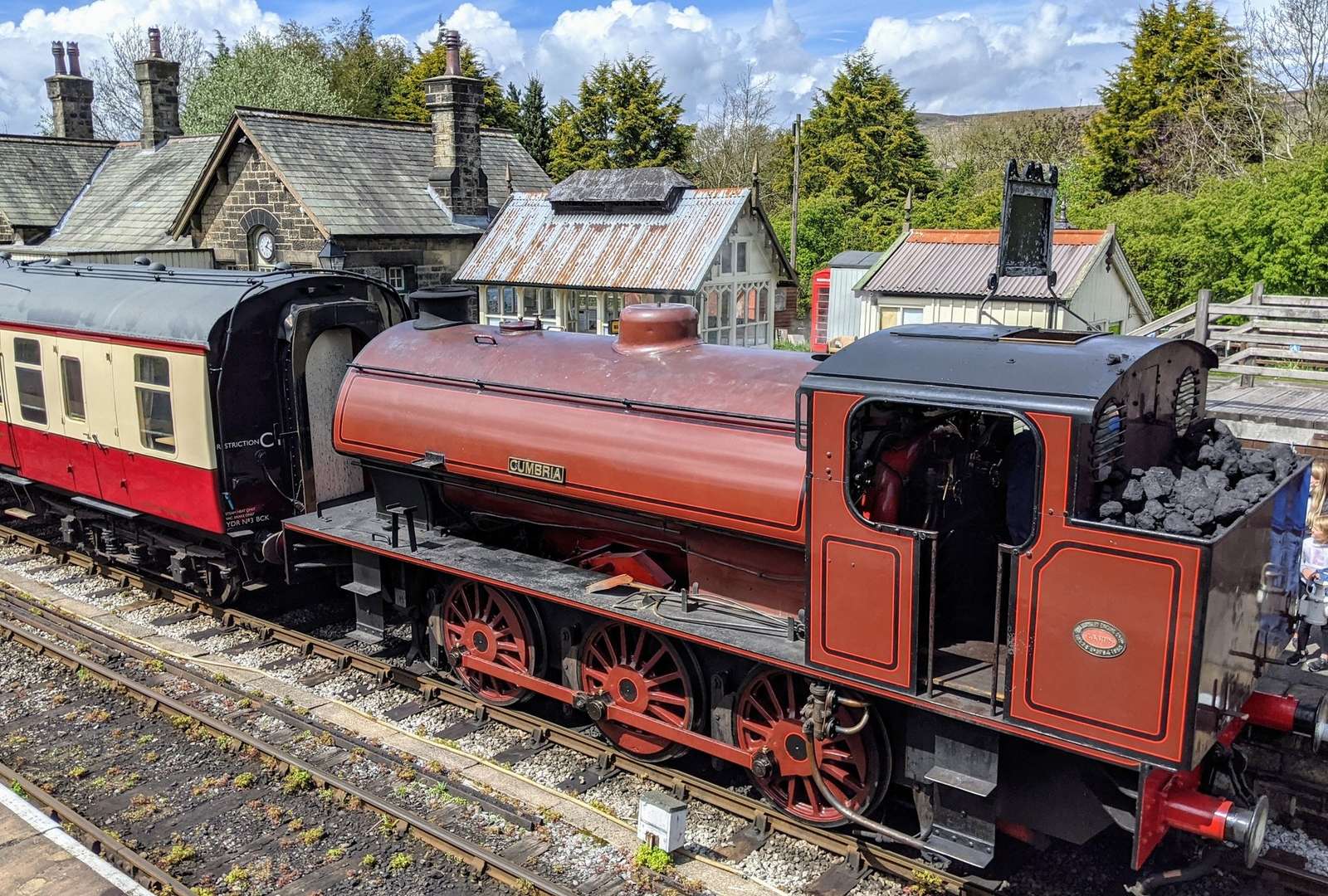 Train dans une gare britannique puzzle en ligne