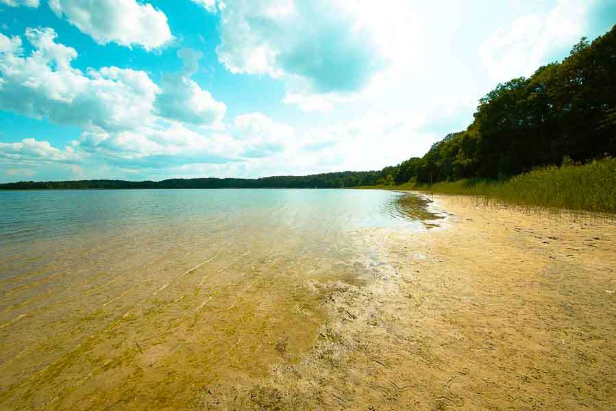 Un lac pittoresque en Mazurie puzzle en ligne