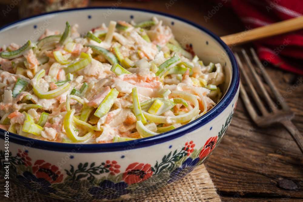 Ensalada de repollo, zanahoria y manzana rompecabezas en línea