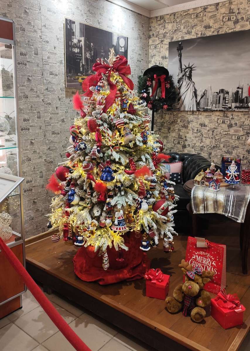 Albero di Natale nel Museo degli alberi di Natale puzzle online