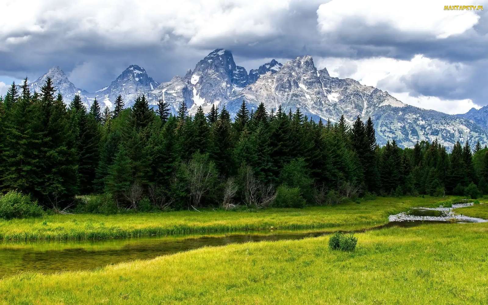 Paysage idyllique avec une rivière puzzle en ligne