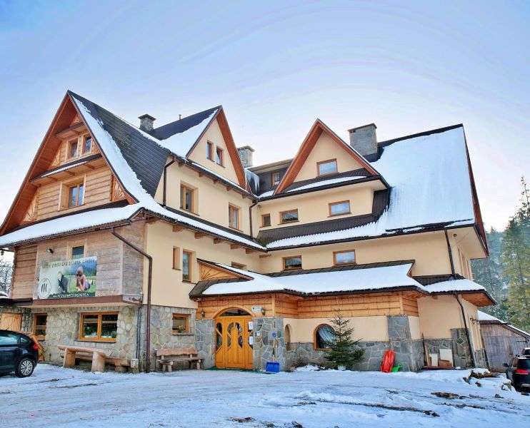 Hotel la munte iarna puzzle online