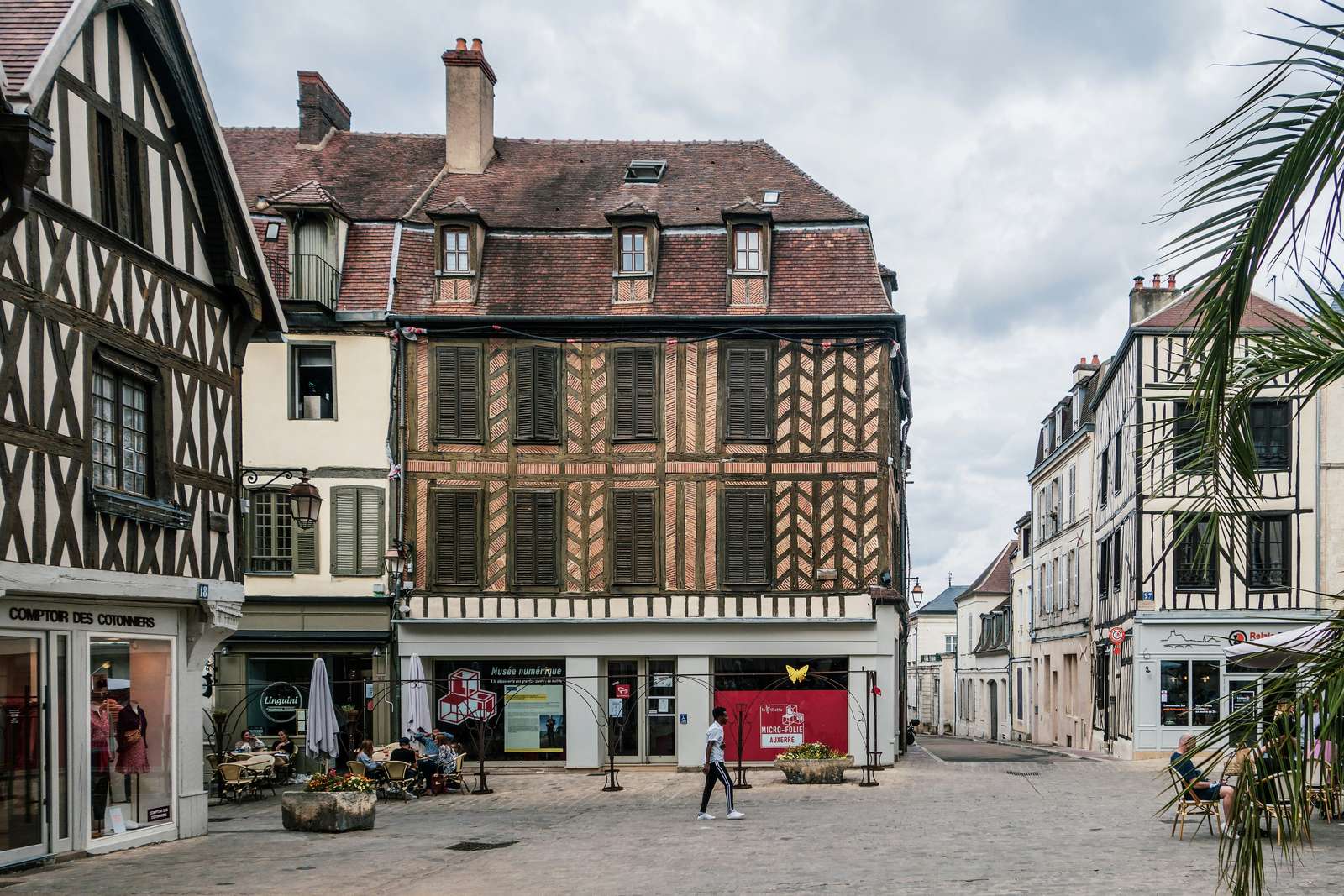 Auxerre, Frankrike pussel på nätet