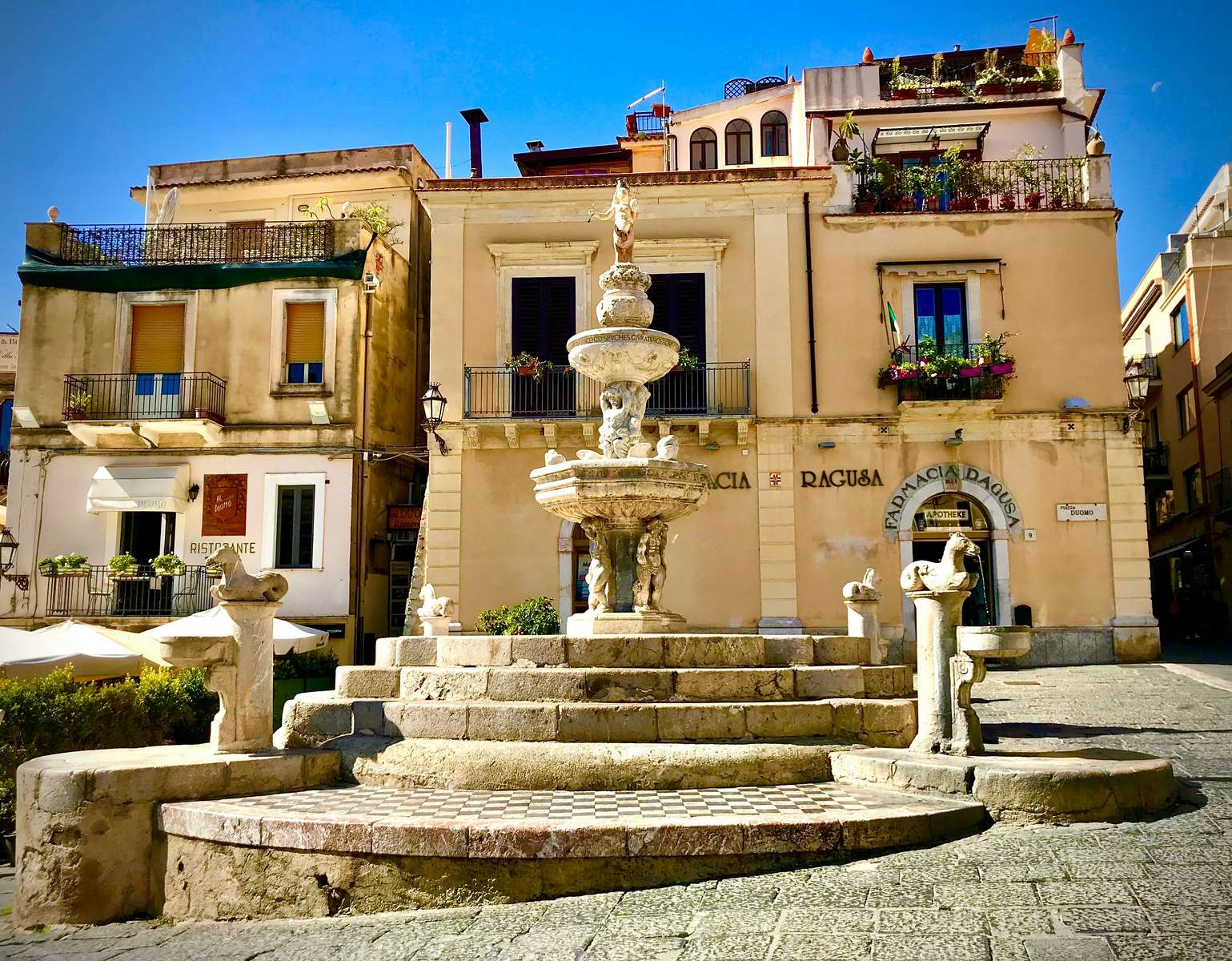 Piazza Duomo, Taormina, Italië online puzzel