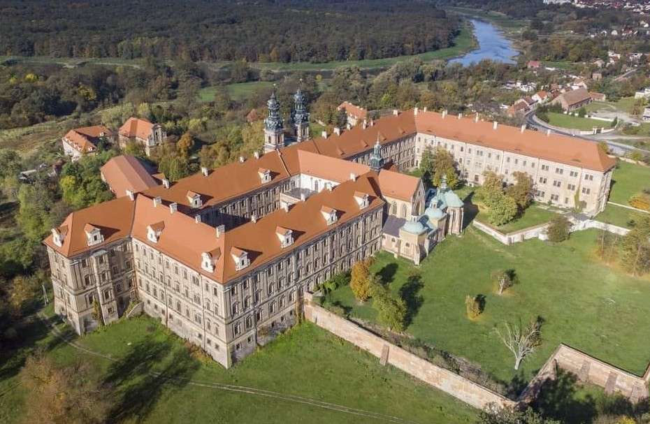 Complesso di palazzo in lubiąą puzzle online