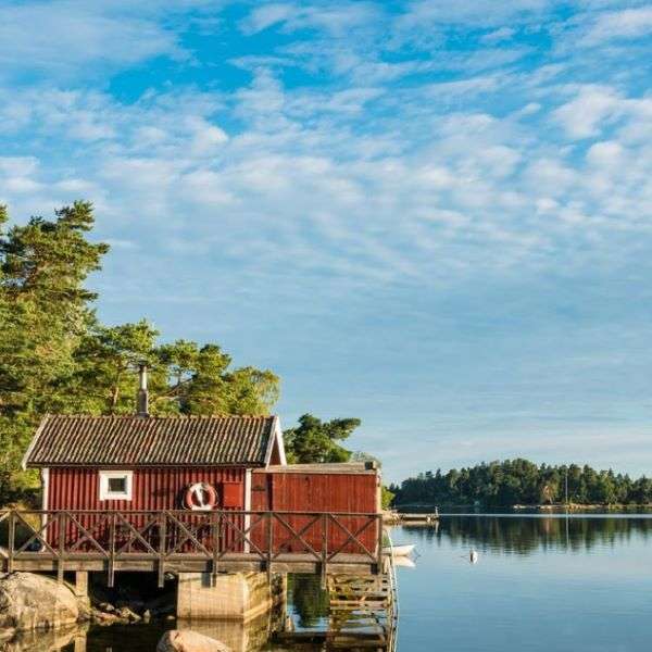Szwedzka budowla przy rzece puzzle online