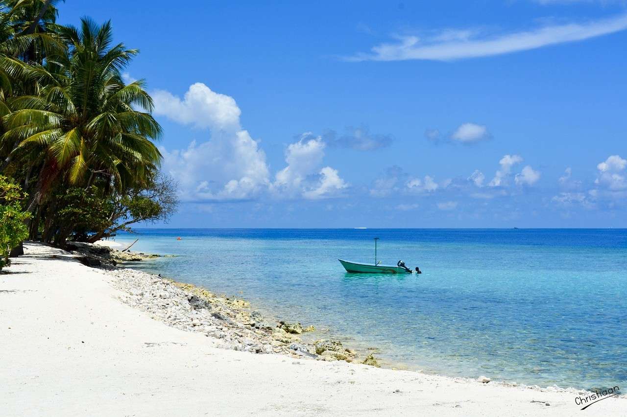 ベイ、ダラヴァンドゥー、モルディブ。 オンラインパズル