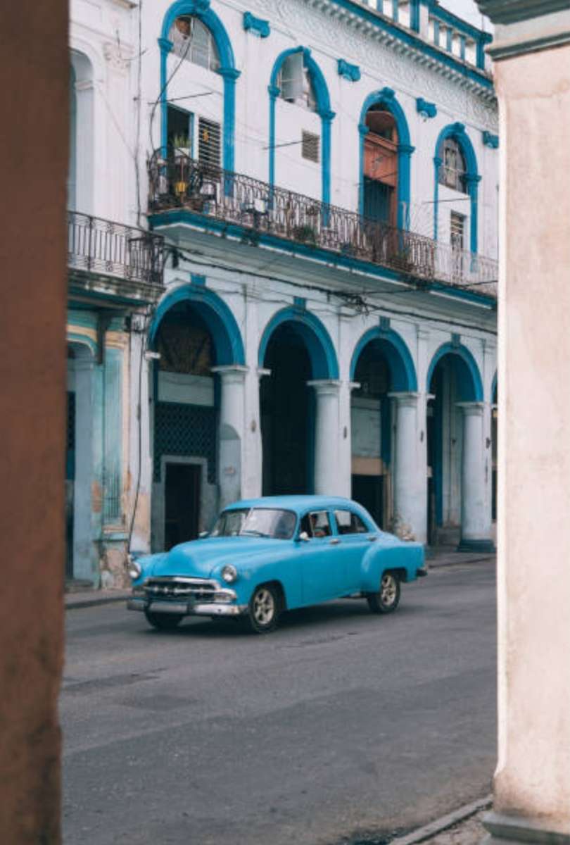 Volkswagen blu su Havana Kuba puzzle online