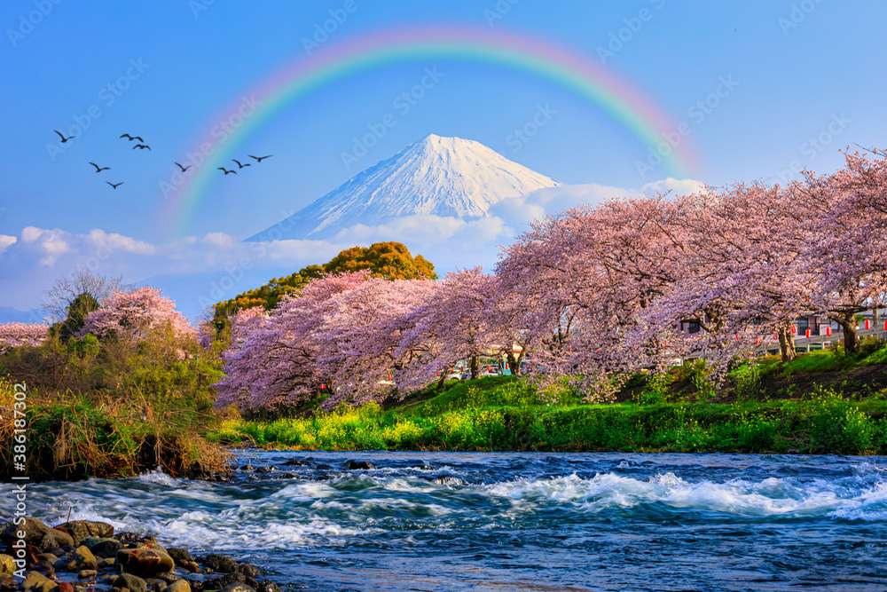 Szivárvány a Góra Fuji felett tavasszal Japánban online puzzle