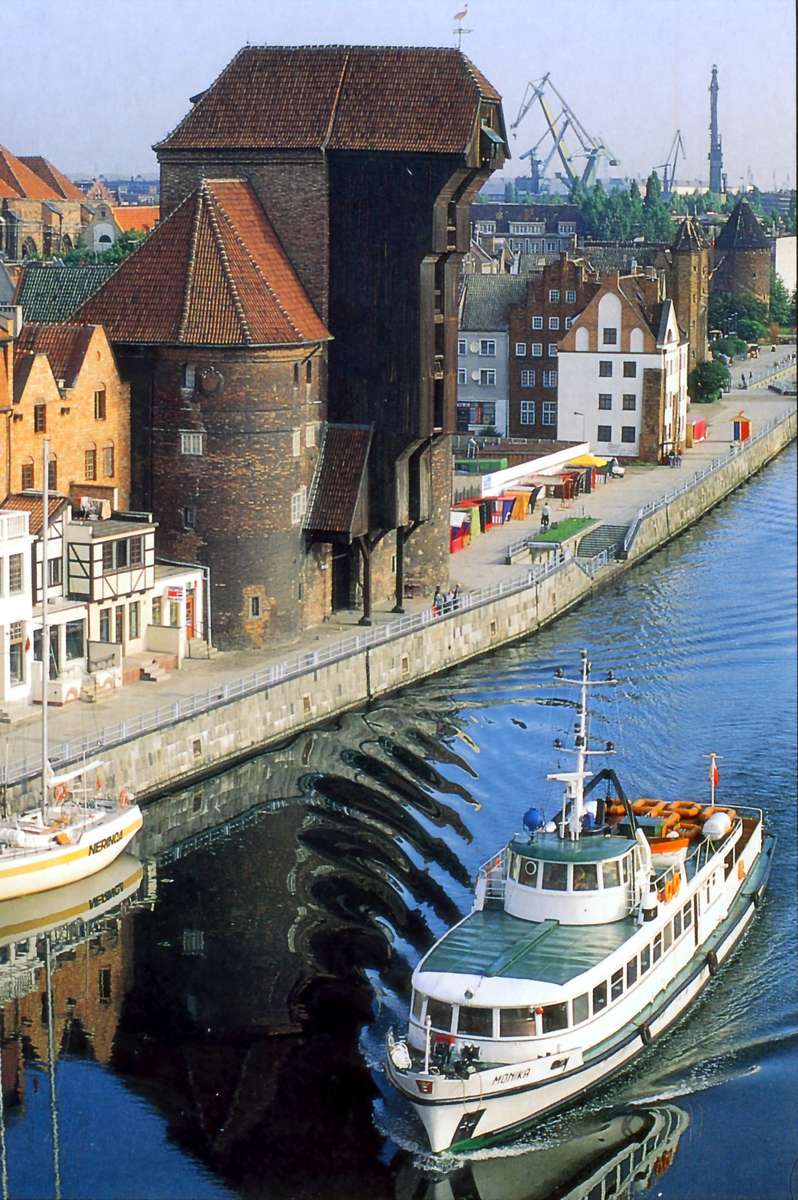 Gdański Żuraw i statek Monika na Motławie puzzle online