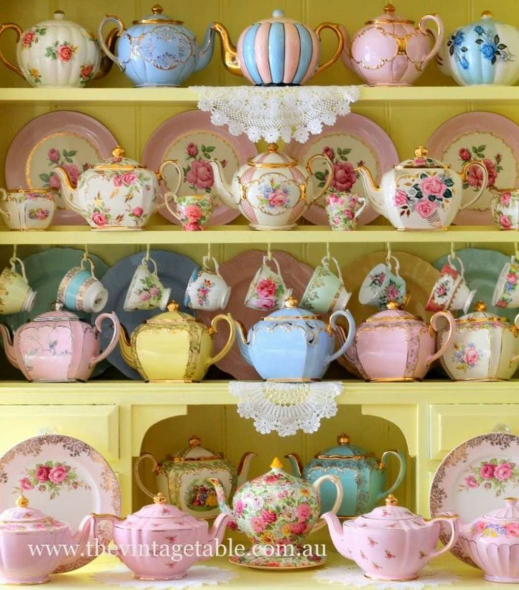 A collection of teapots online puzzle