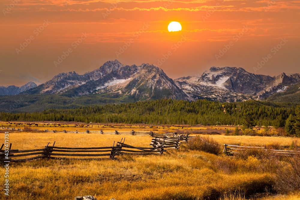 Sawtooth Mountains, bij zonsondergang Idaho USA legpuzzel online