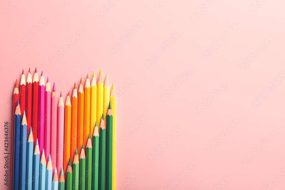 カラフルなハート - 形の鉛筆 ジグソーパズルオンライン