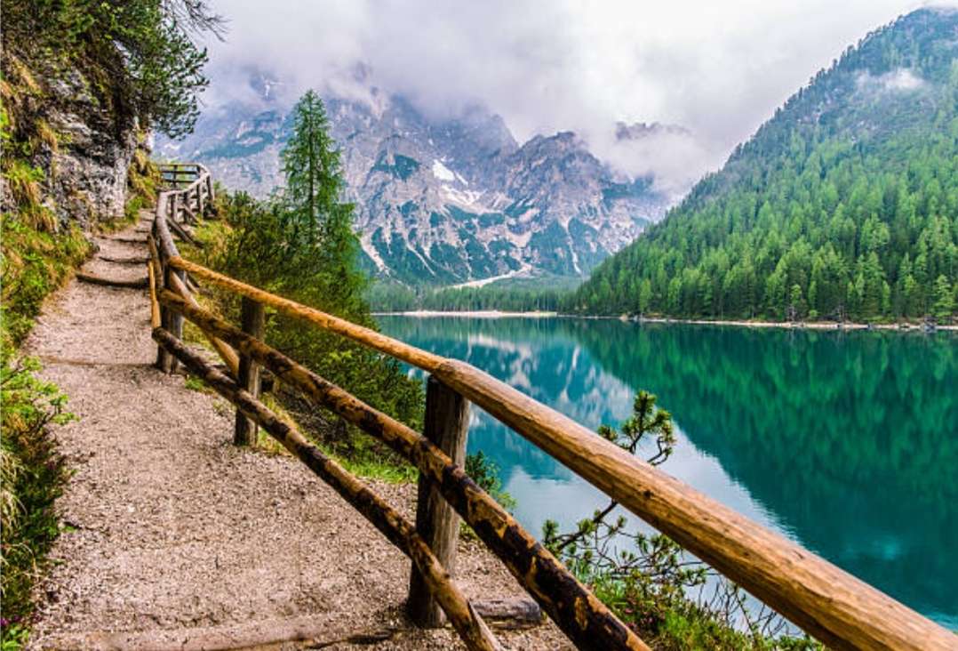 Lake Braies w Dolomitach puzzle online