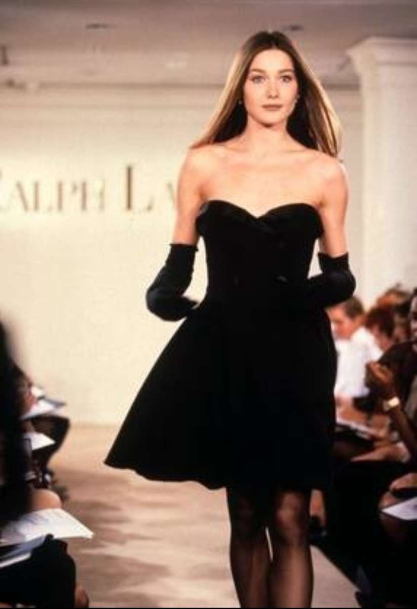 Carla Bruni on the 1991 catwalk online puzzle