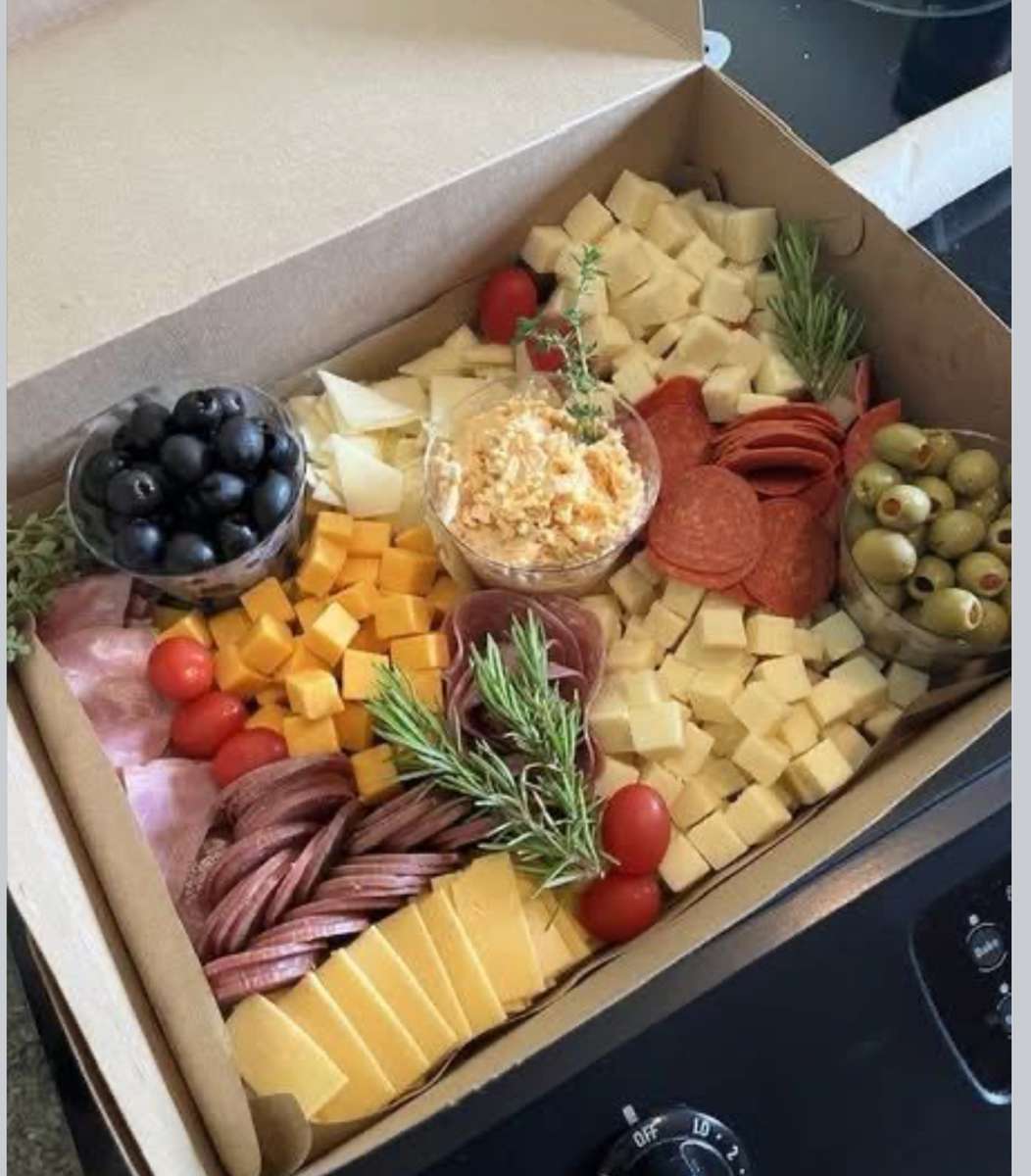 Karcuterie w pudełku puzzle online