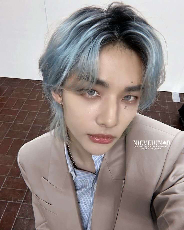Niebieski Hyunjin puzzle online