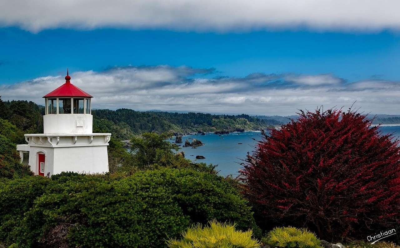 Trynidad Memorial Lighthouse, Light, Kalifornia. puzzle online