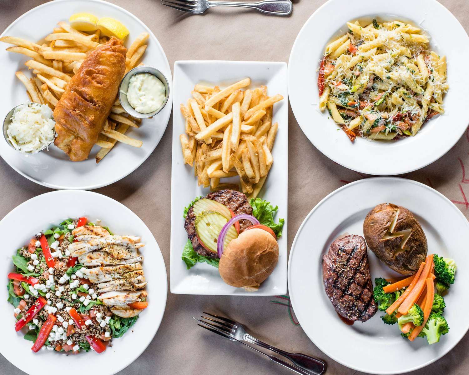 Чинии за вечеря онлайн пъзел