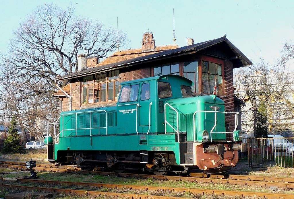 Lokomotywa pod nastawnią Wrocław Nadodrze puzzle online