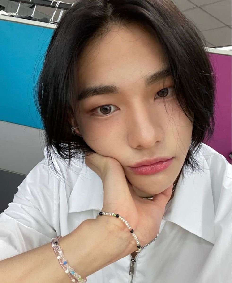 Hyunjin na tle kirakós online