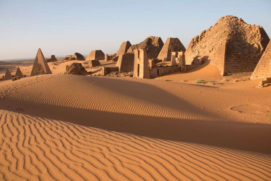 Sudan Meroe Pyramiden in der Wüste puzzle online