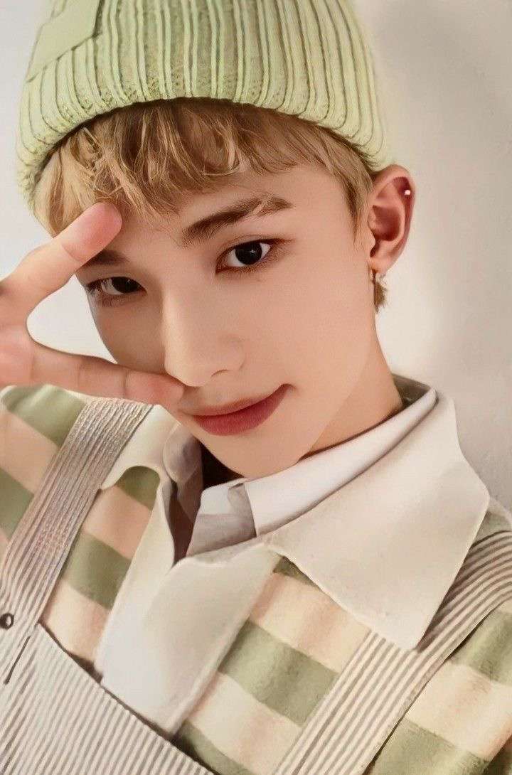 Cute Hyunjin puzzle online