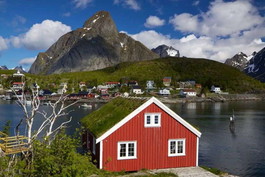 Dom w Reine (Norwegia) puzzle online